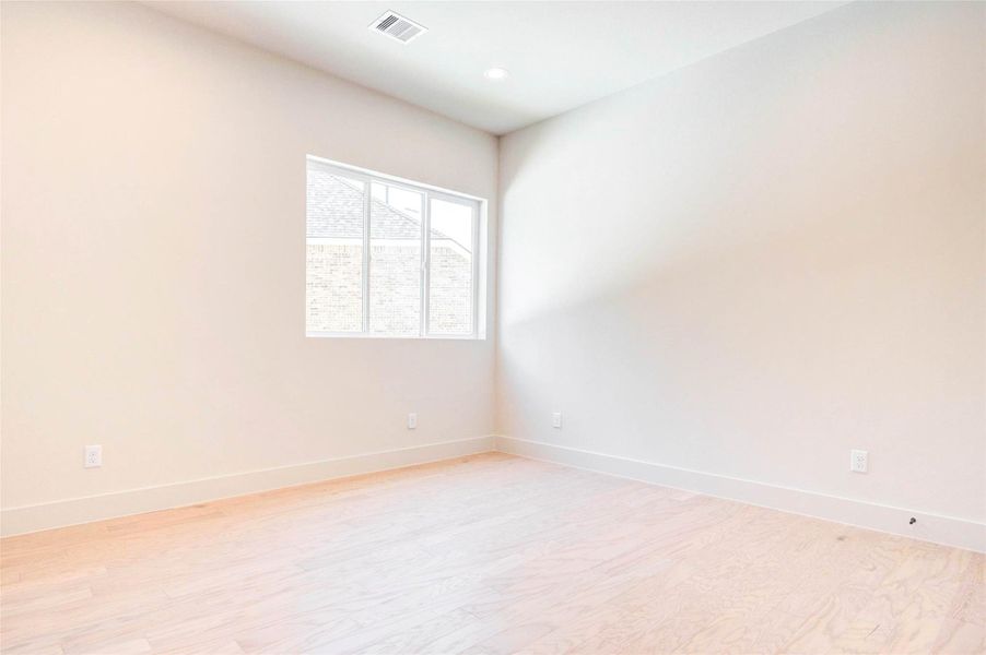 Spacious, unfurnished interior of a new home in , Fulshear (Image 18).