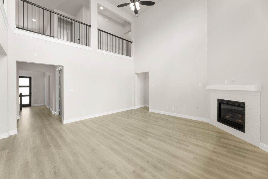 Spacious, unfurnished interior of a new home in Nelson Lake Estates, Rockwall (Image 16). Spacious, unfurnished interior of a new home in Nelson Lake Estates, Rockwall (Image 16).