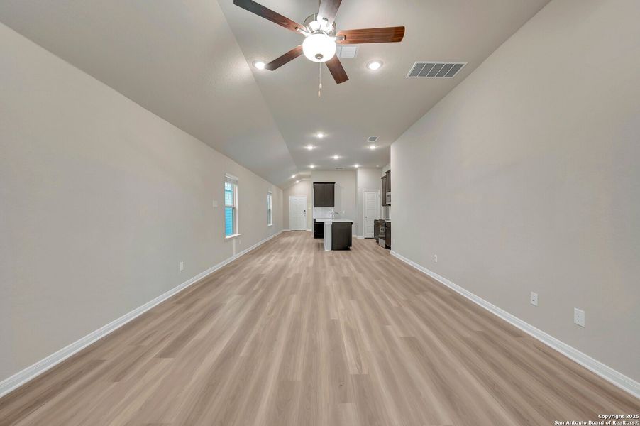 Spacious, unfurnished interior of a new home in Park Place, New Braunfels (Image 14).