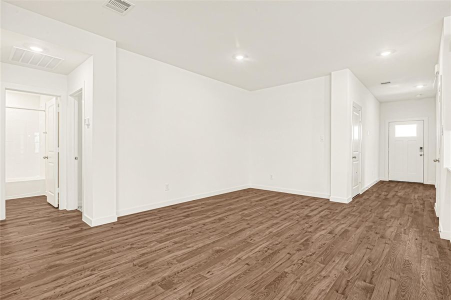Spacious, unfurnished interior of a new home in Tamarron, Fulshear (Image 14). Spacious, unfurnished interior of a new home in Tamarron, Fulshear (Image 14).