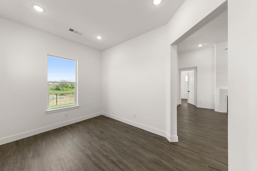 Spacious, unfurnished interior of a new home in Lily Creek at Sutton Fields, Aubrey (Image 17).