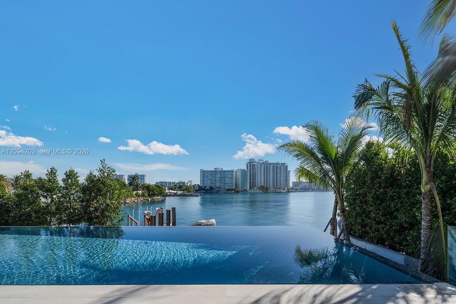 Condo located in Miami Beach, FL showcasing its design and architecture (Image 5).