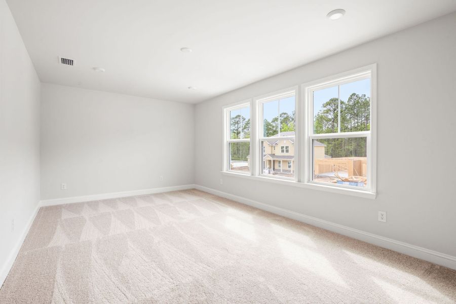 Spacious, unfurnished interior of a new home in Waterways, Richmond Hill (Image 21).