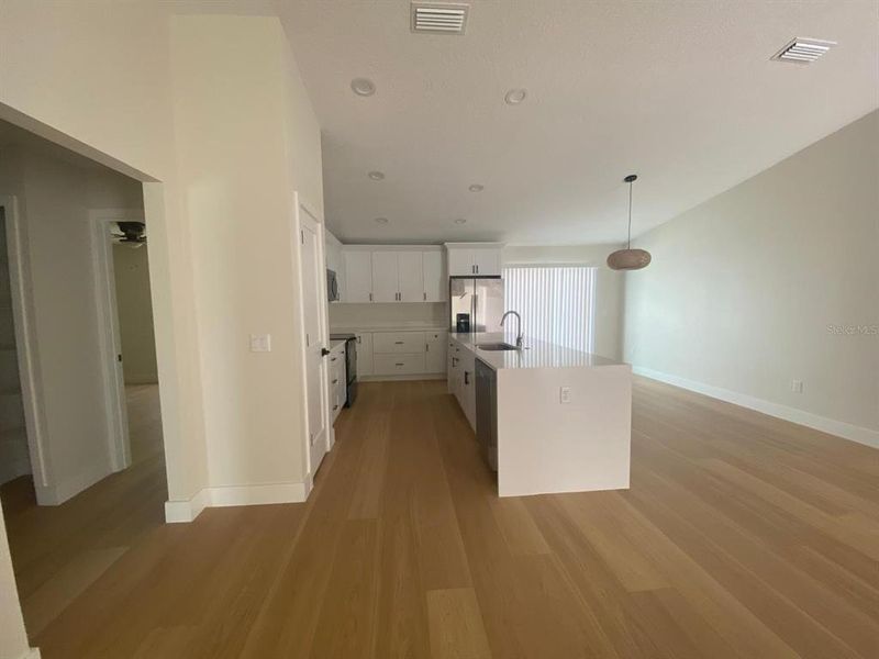 Spacious, unfurnished interior of a new home in , Orange City (Image 10).