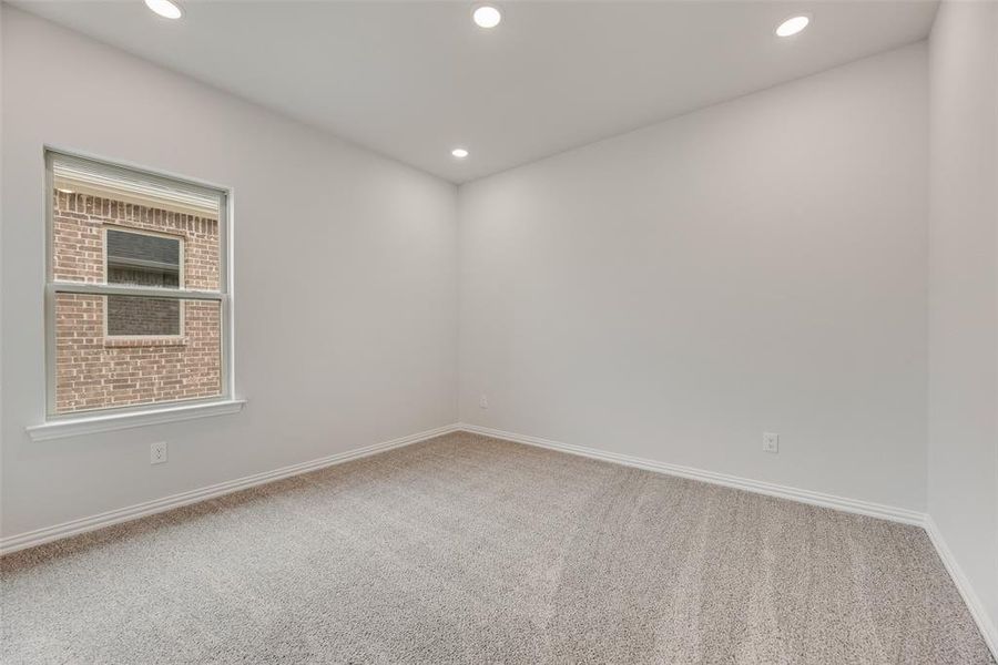 Spacious, unfurnished interior of a new home in Villages of Hurricane Creek, Anna (Image 16).