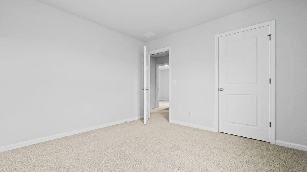 Spacious, unfurnished interior of a new home in Carolina Groves, Moncks Corner (Image 26).