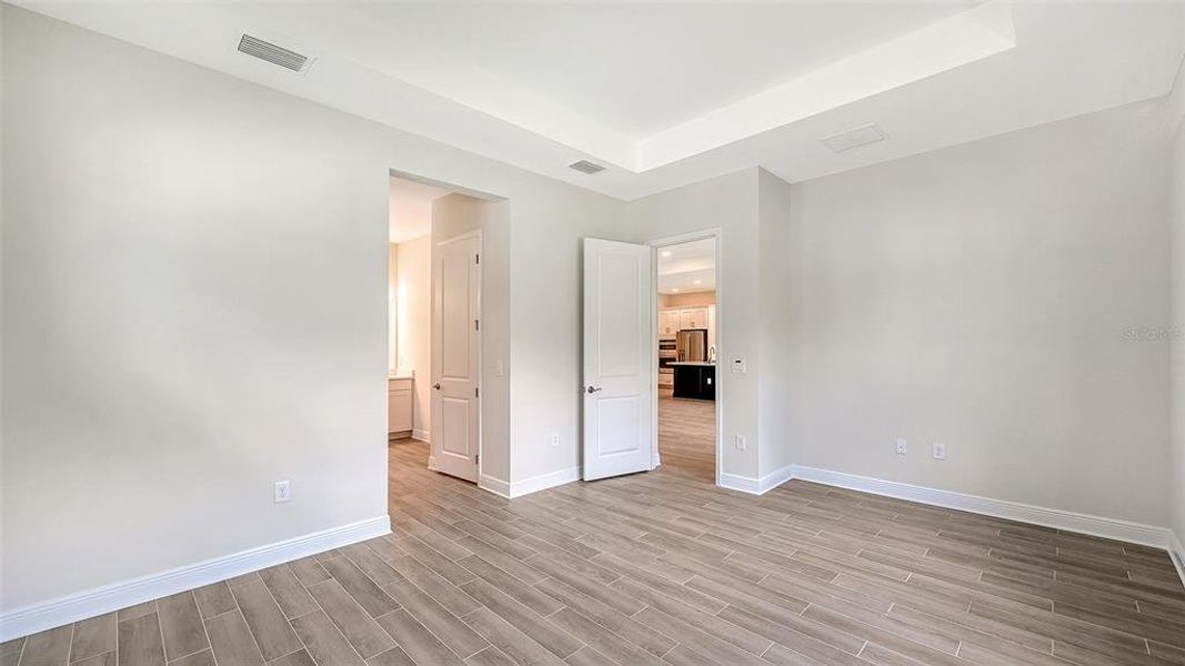 Spacious, unfurnished interior of a new home in Vistera of Venice, Nokomis (Image 18).