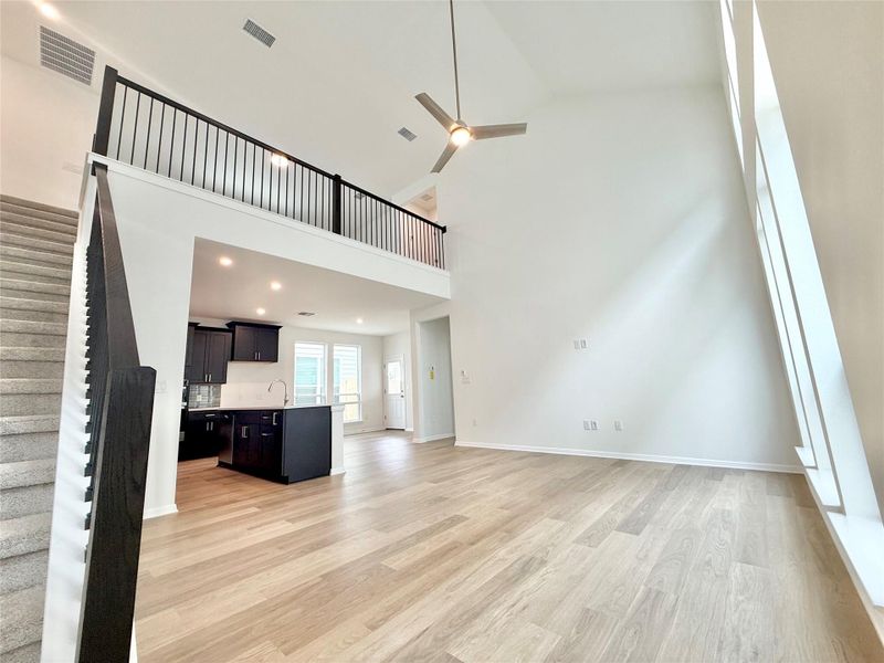 Spacious, unfurnished interior of a new home in Porter Country, Buda (Image 10).