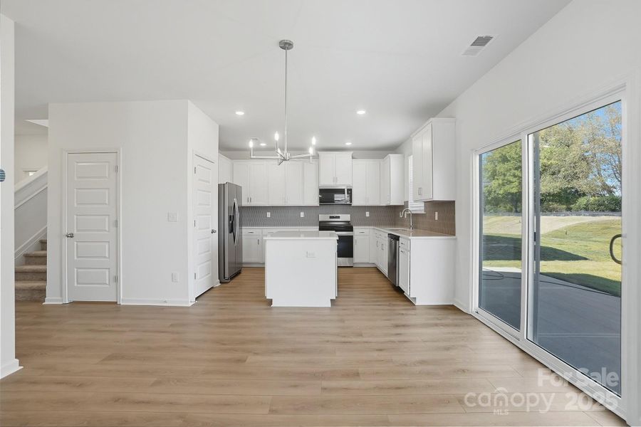 Image 16 of a home in Wellington Pointe Classic Series.