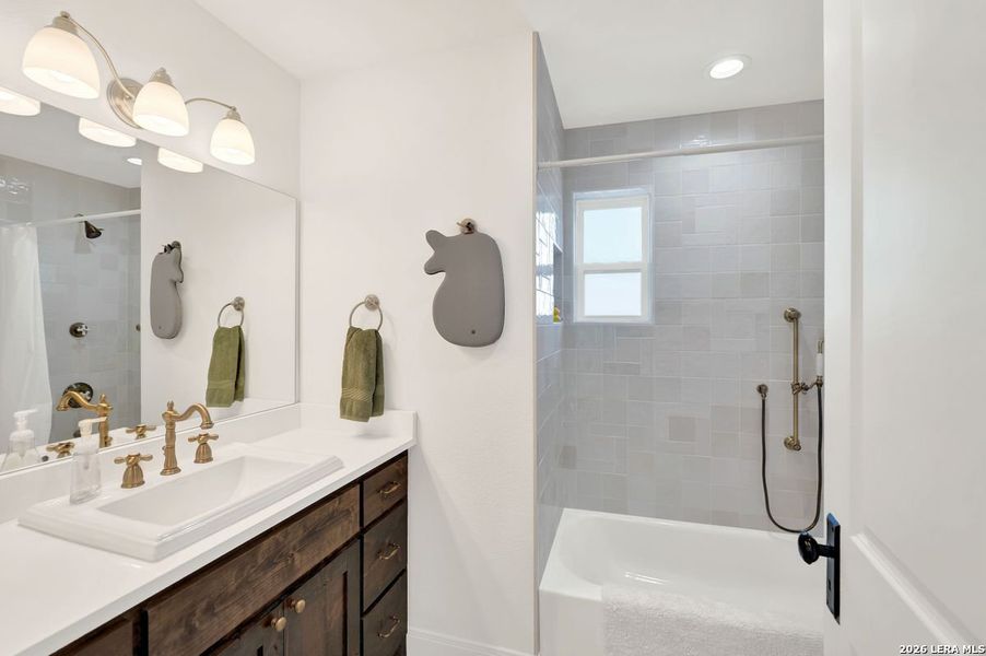 Furnished interior view inside a new home in , Bandera (Image 32).