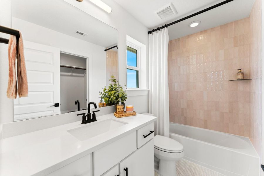 En Suite Bathroom En Suite Bathroom