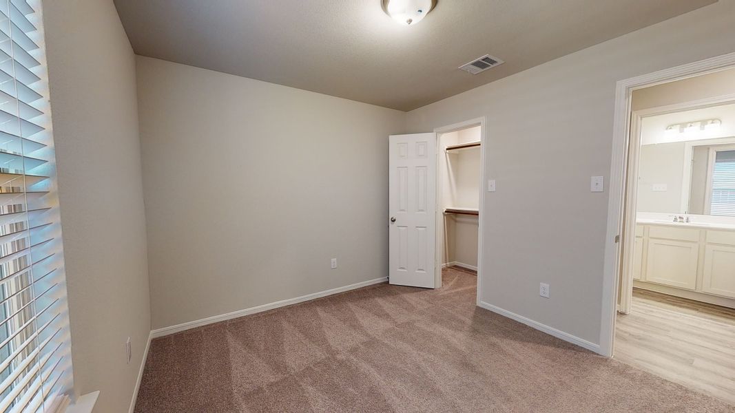 Representative unfurnished interior of a home built from the Floor Plan 1605 by Colina Homes in River Ranch, Dayton (Image 18).