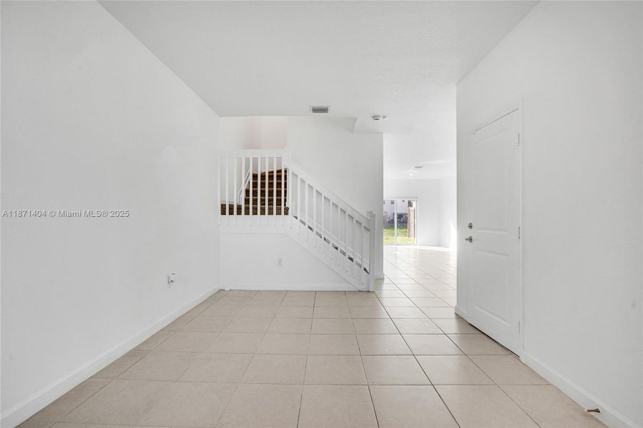 Spacious, unfurnished interior of a new home in , Miami (Image 9).