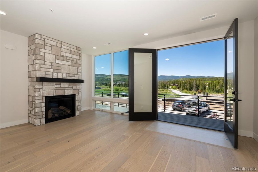 DIFFERENT UNIT // SAME FLOOR PLAN