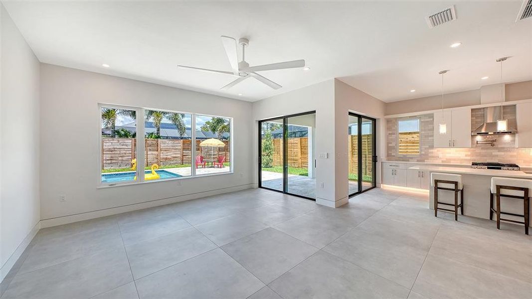 Spacious, unfurnished interior of a new home in , Sarasota (Image 21).