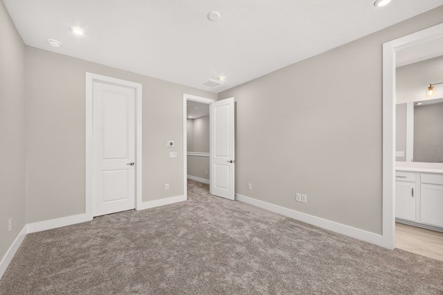 Spacious, unfurnished interior of a new home in Context at Oakhurst, Charlotte (Image 27). Spacious, unfurnished interior of a new home in Context at Oakhurst, Charlotte (Image 27).
