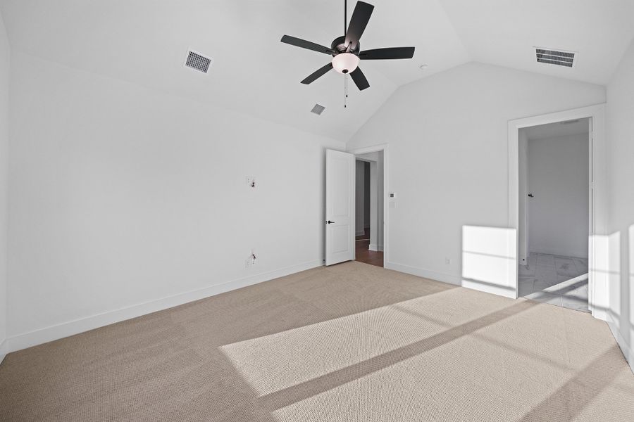 Spacious, unfurnished interior of a new home in Edgewater, Fate (Image 24).