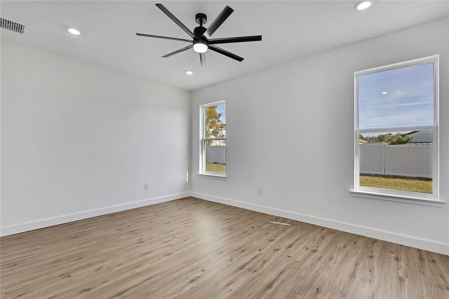 Spacious, unfurnished interior of a new home in , Spring Hill (Image 25).
