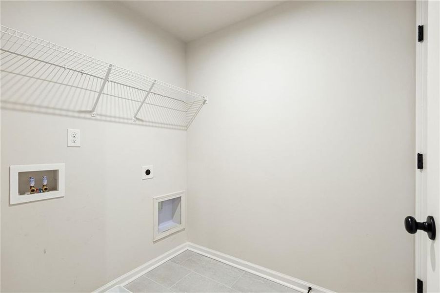 Spacious, unfurnished interior of a new home in Hillside Manor, Powder Springs (Image 51). Spacious, unfurnished interior of a new home in Hillside Manor, Powder Springs (Image 51).