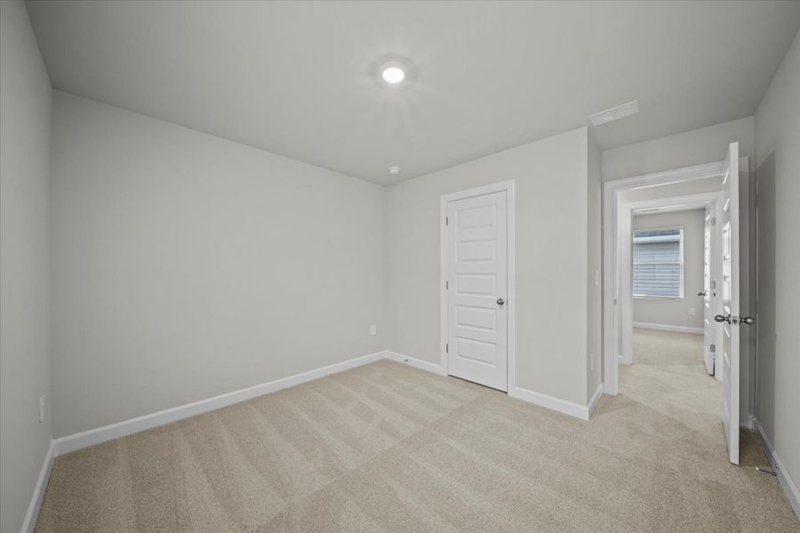 Spacious, unfurnished interior of a new home in Village at White Pine, Pendleton (Image 13).