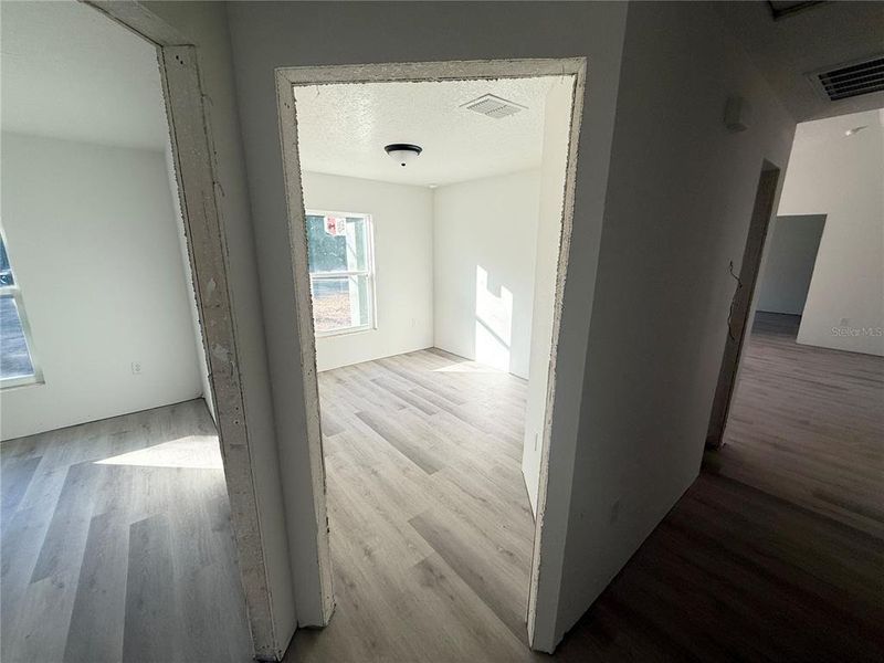 Spacious, unfurnished interior of a new home in , Ocala (Image 7).