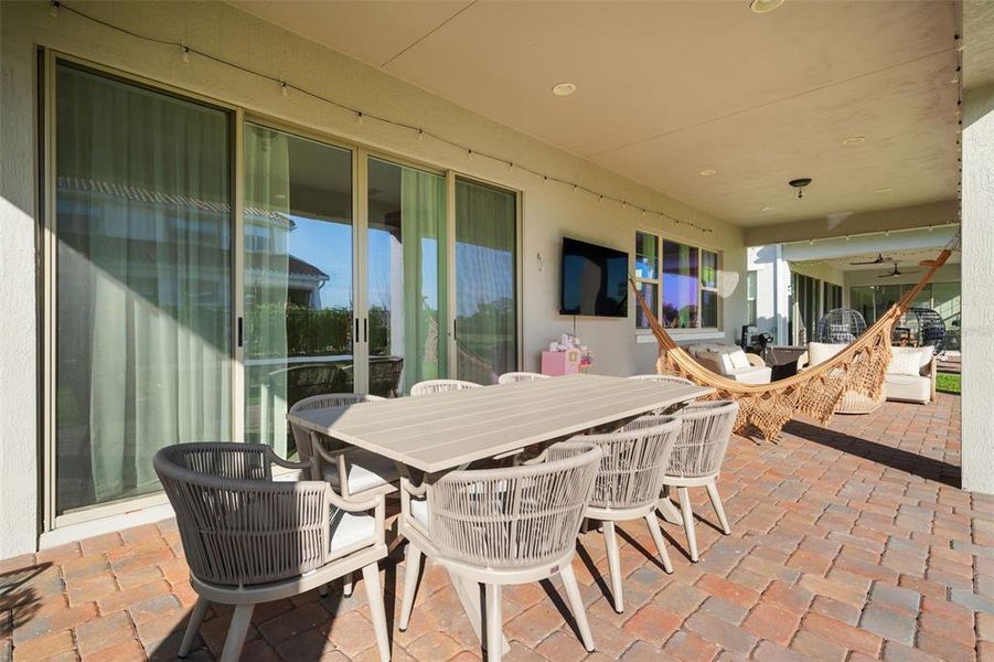 Exterior details and patio area of a home in , Orlando (Image 27).