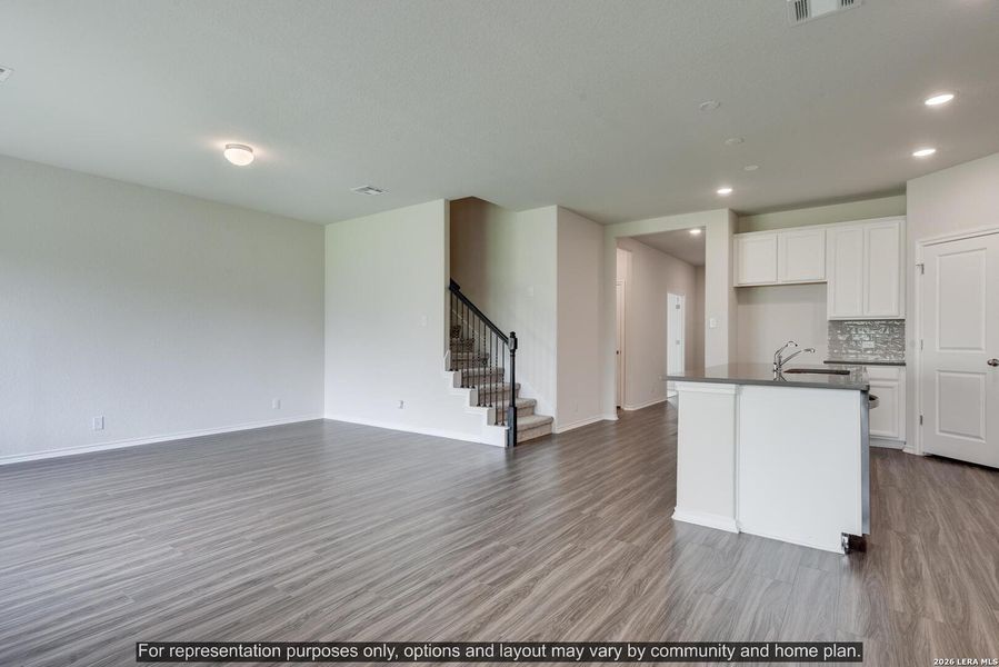 Spacious, unfurnished interior of a new home in Nopal Valley, San Antonio (Image 19).