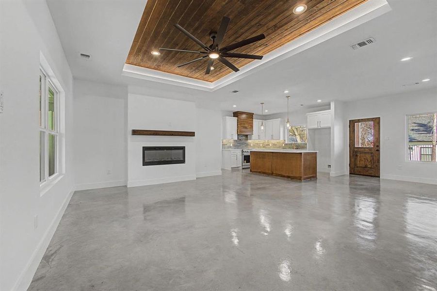 Spacious, unfurnished interior of a new home in , Pottsboro (Image 13).