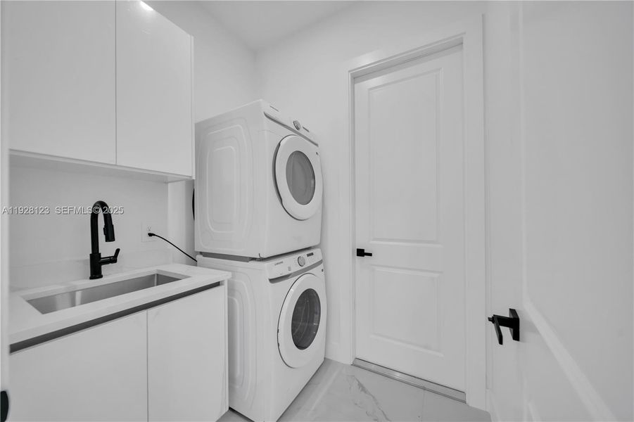 Furnished interior view inside a new home in , Lehigh Acres (Image 6). Furnished interior view inside a new home in , Lehigh Acres (Image 6).