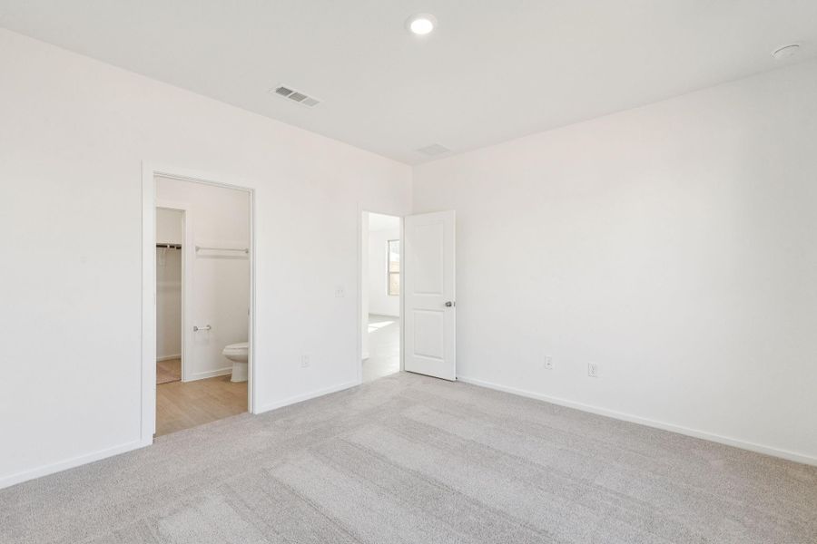 Spacious, unfurnished interior of a new home in Mavera, Conroe (Image 15).