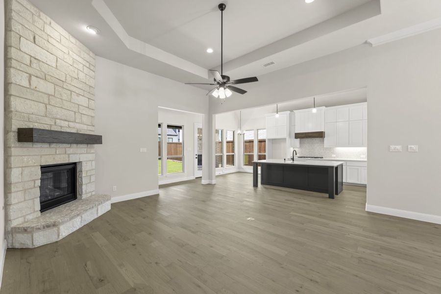 Representative unfurnished interior of a home built from the Stirling by Windsor Homes in Estates at Rockhill, Frisco (Image 21).