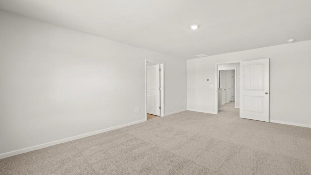 Spacious, unfurnished interior of a new home in Oconee Overlook, Gainesville (Image 20).