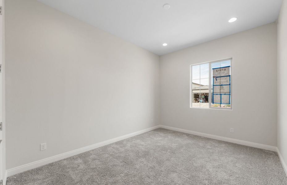 Spacious, unfurnished interior of a new home in Artisan at Asante, Surprise (Image 19).