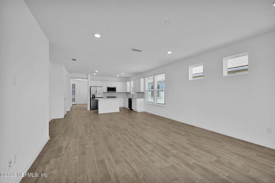 Spacious, unfurnished interior of a new home in Del Webb Wildlight, Yulee (Image 17).