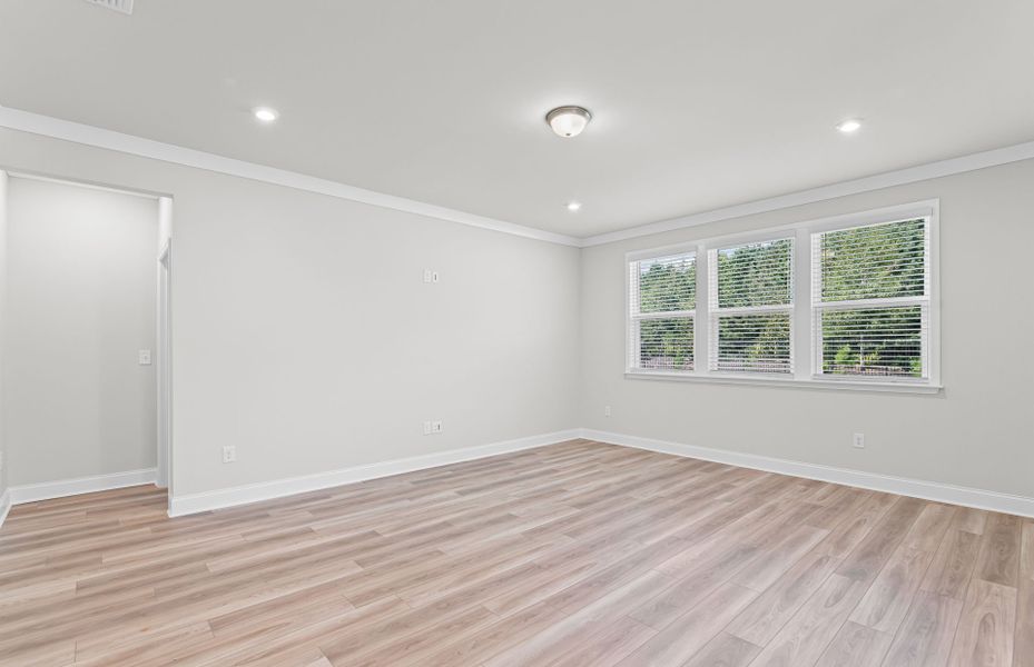 Spacious, unfurnished interior of a new home in Overland, Locust Grove (Image 19).