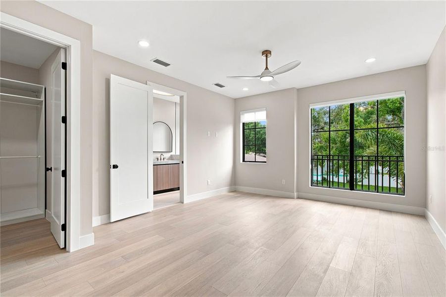 Spacious, unfurnished interior of a new home in , Tampa (Image 45).