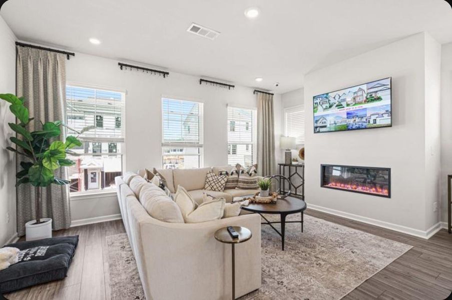 Furnished interior view inside a new home in Rosewood Farm, Lawrenceville (Image 11).