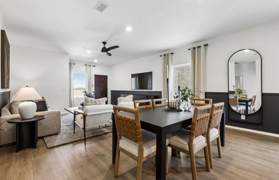 Representative furnished interior of a home built from the Livingston by Pulte Homes in Cottonwood, Howe (Image 10).