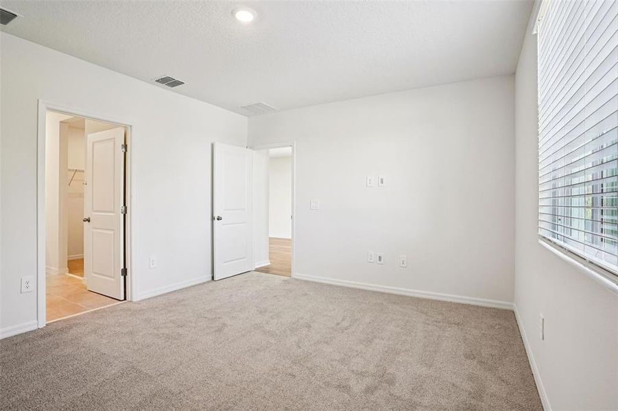 Spacious, unfurnished interior of a new home in Ridgehaven - Villas, Ormond Beach (Image 30).