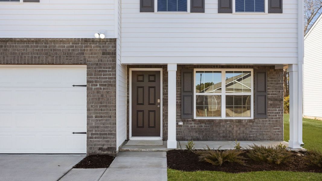Exterior details and patio area of a home in Madeline Farm, New Bern (Image 3).