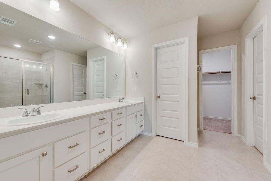 Furnished interior view inside a new home in , Fort Worth (Image 10).