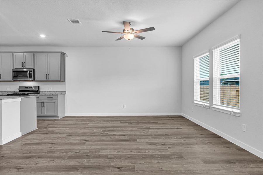 Spacious, unfurnished interior of a new home in Lexington Heights, Willis (Image 19).