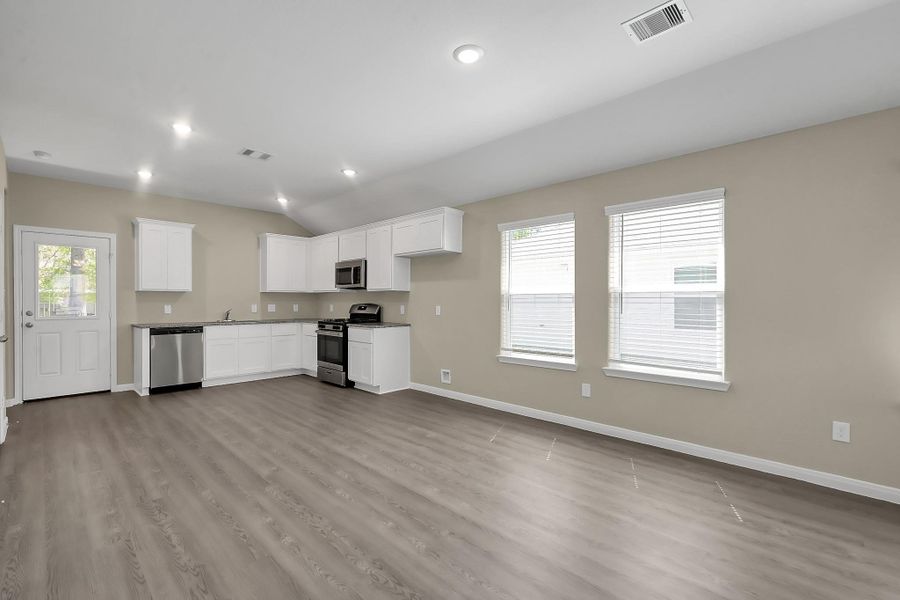 Spacious, unfurnished interior of a new home in , Cleveland (Image 13).