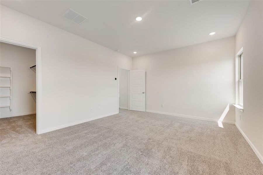 Spacious, unfurnished interior of a new home in Spiritas Ranch, Little Elm (Image 15).