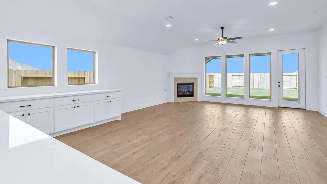Spacious, unfurnished interior of a new home in Everly, Hockley (Image 5).