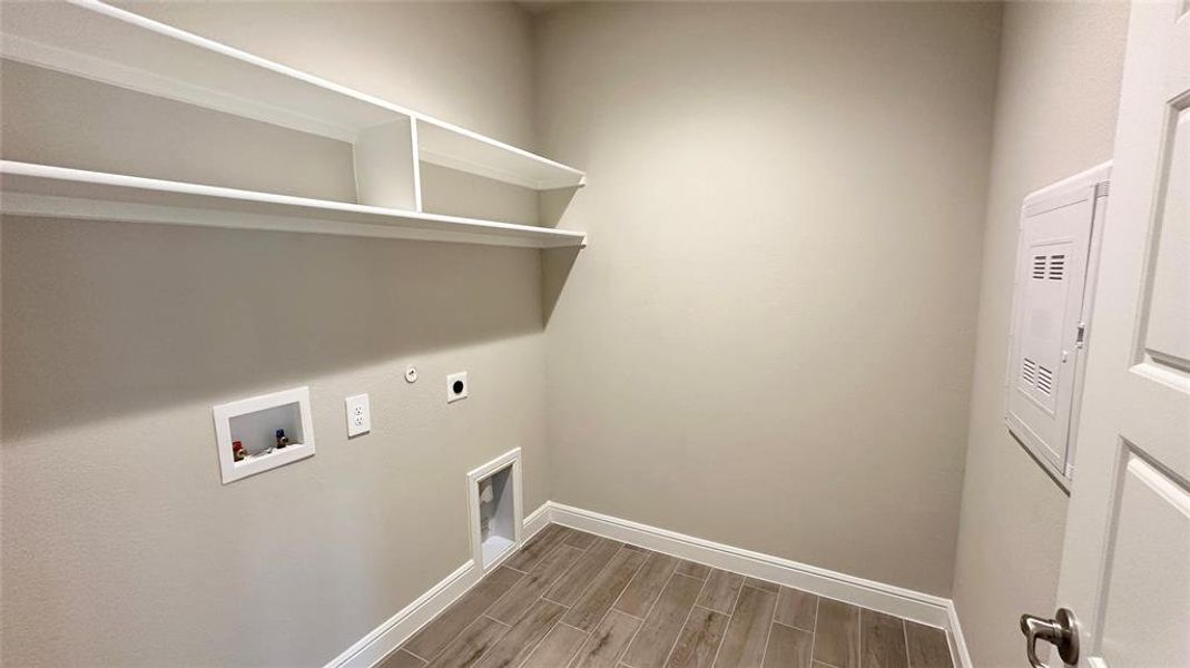 Spacious, unfurnished interior of a new home in Rock Creek Ranch, Fort Worth (Image 15).