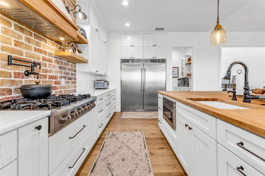 Furnished interior view inside a new home in , Arcadia (Image 51).
