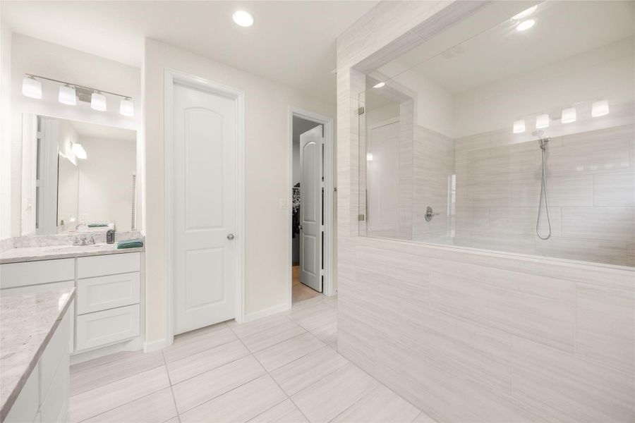 Furnished interior view inside a new home in Amira, Tomball (Image 7).