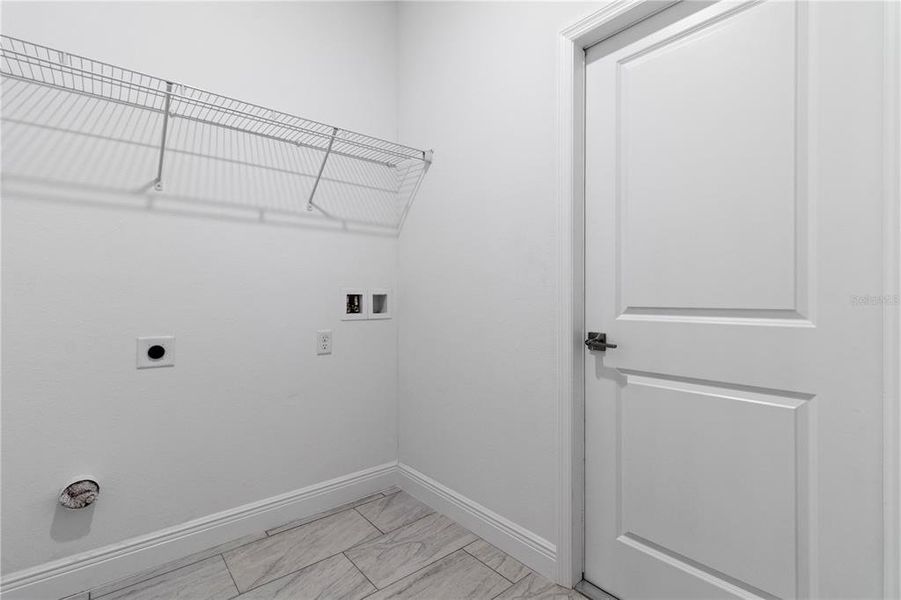 Spacious, unfurnished interior of a new home in , Citrus Springs (Image 26).