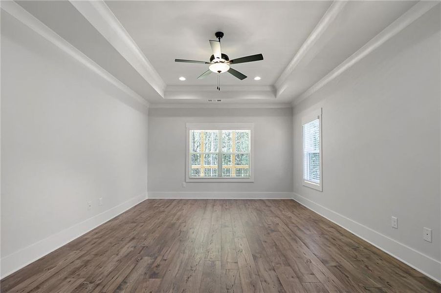 Spacious, unfurnished interior of a new home in Spring Creek, Monroe (Image 8).